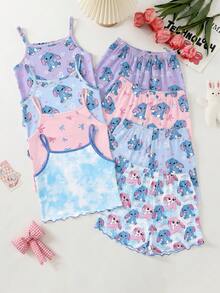 SHEIN [4 Sets aleatorios, 1 Set incluido] Conjunto de 2 piezas de verano para niñas pequeñas: Top de tirantes con estampado de conejo azul y lazo, emparejado con pantalones cortos con volantes, de tela de punto, cómodo y suave para dormir/estar en casa, cuello redondo, pantalones cortos y camiseta adecuados para salidas y el hogar, estilo casual y femenino a cuadros azul/rosa/morado - Multicolor - View 2