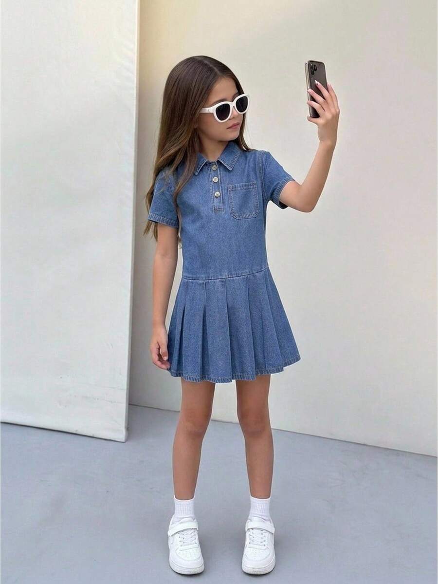 SHEIN Tween女孩時尚休閒Y2K復古酷街頭風海軍藍牛仔襯衫洋裝,附百褶裙,最適合Tween女孩的日常穿著、春夏Rave派對、音樂節與街頭穿搭服飾,SS26新款時尚 - 藍色 - 查看 1