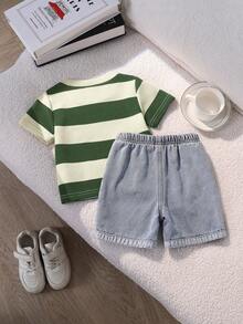 SHEIN Setelan 2pcs untuk Bayi Laki-laki: Kaos Lengan Pendek Garis-garis Hitam Putih Kasual dan Celana Pendek Denim, Cocok untuk Musim Semi/Panas - Hijau - View 2
