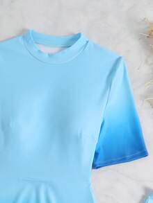 Swim Mulvari 2件組新款夏季漸層印花圓領短袖前開拉鍊泳衣與短褲布基尼套裝 - 藍色 - 查看 4