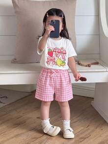 SHEIN 2件組 幼兒女嬰夏季套裝 可愛白色格紋短褲搭配草莓檸檬圖案T恤 嬰兒女寶度假服飾 0-3歲 - 淺粉色 - 查看 4