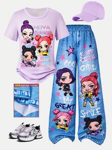 Genkimix Kids Bộ đồ nữ phong cách nhóm nhạc, áo tay ngắn màu tím nhạt phối cùng quần ống rộng in họa tiết dễ thương. Chất liệu mềm mại, thoải mái, thoáng khí cho mùa hè. Quần ống rộng in họa tiết graffiti kiểu jeans tạo thêm nét cá tính đường phố, dáng rộng thoải mái cho các hoạt động hàng ngày. Sự kết hợp ngọt ngào và cá tính, dễ dàng mang đến không khí mùa hè cho các buổi đi chơi và đến trường. - Màu tím - Xem 3