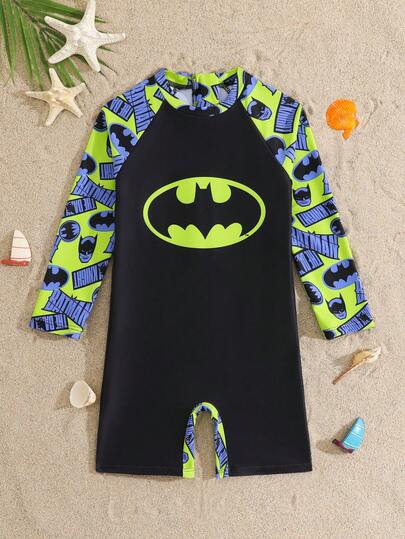 BATMAN X SHEIN GraphicGems Bộ đồ bơi dài tay và quần short in hình hoạt hình dành cho bé trai, thích hợp cho bãi biển, kỳ nghỉ và bơi lội.