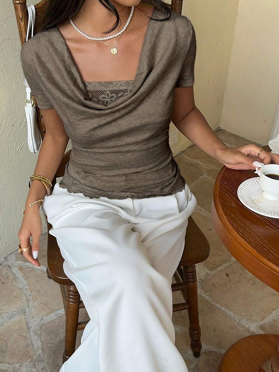 Serisse بلوزة نسائية بأكمام قصيرة، لون أحادي، مزينة بالدانتيل والتصميم المنسدل الأنيق - بني - مشاهدة 1