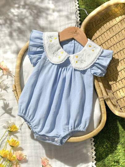 Vintaside Kids Bộ áo liền quần màu xanh nhạt cho bé gái, điểm nhấn cổ áo thêu hoa, kiểu dáng tối giản ngọt ngào, vừa vặn thoải mái, phù hợp cho những buổi đi chơi thường ngày và những buổi tụ họp thư giãn, mùa xuân/hè.
