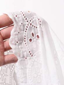 DAZY 女款夏季休閒純色鏤空刺繡前綁帶細肩帶背心上衣 - 白色 - 查看 6