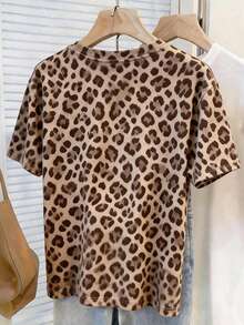 Resyla 豹纹数码印花加大码女式长款宽松圆领T恤，适合作为礼物 - 彩色 - 查看 2