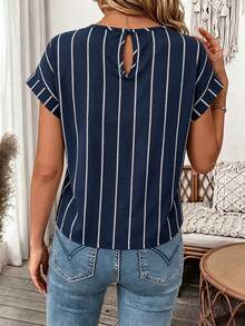 SHEIN LUNE Áo nữ mùa hè in họa tiết: Áo thun buộc dây phía trước dễ thương, phù hợp cho những buổi đi chơi thường ngày, áo khoác ngoài casual dành cho nữ. - Nhiều màu - Xem 2
