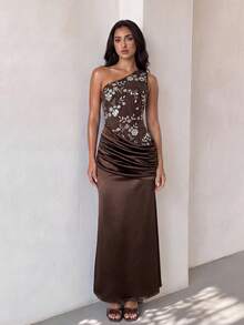 Glamine Vestido longo ombro a ombro com lantejoulas na cor café escuro, elegante e sofisticado, ideal para festas, shows, baladas, encontros românticos, com estampa floral, com brilho, perfeito para o verão, para convidadas de casamento, romântico, fashion, para sair à noite, formal, de aniversário e casual para férias. - Café - Ver 3