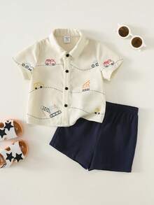 SHEIN 2件套男女宝宝休闲度假风可爱卡通汽车刺绣短袖衬衫和短裤套装，男宝宝套装，男宝宝夏季服装，夏威夷衬衫 - 彩色 - 查看 3