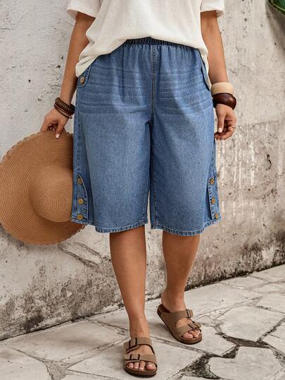 EMERY ROSE Mature Denim Plus Size Women Casual Versatile Button Fly Denim Jeans, Daily Wear,Denim Shorts With Elastic Waist And Buttoned Side Slits,Light Wash Denim Bermuda Shorts With Side Buttons,Casual Denim Culottes With Elasticated Waistband And Back Pockets,A Relaxed-Fit Denim Bermuda Short Featuring An Elasticated Waistband, Side Slits With Decorative Buttons, And Back Patch Pockets. A Comfortable, Everyday-Ready Piece With A Vintage Vibe,DenimBermudaShorts, ElasticWaist, SideSlits, ButtonDetails, LightWashDenim, BackPockets, EverydayOutfit, VintageStyle