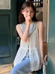 DAZY 女款夏季休閒純色鏤空刺繡前綁帶細肩帶背心上衣 - 白色 - 查看 5