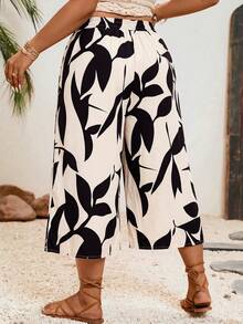 Freevana Plus Size Floral Print Wide Leg Capri Pants - Apricot - View 2