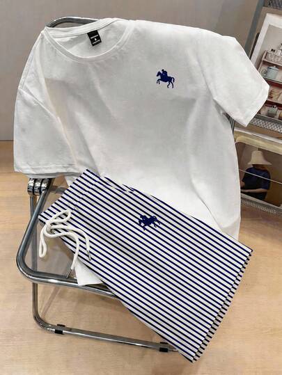 Manfinity Joysei Set de 2 piezas: Camiseta de manga corta con estampado de silueta de jinete y pantalones cortos a rayas para hombre, diseño ajustado en los hombros, adecuado como regalo para el novio
