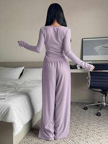 DAZY Bộ 2 món gồm áo thun dệt kim mềm mại ôm sát và quần pajama rộng rãi dành cho nữ, thích hợp mặc nhà vào mùa thu/đông và xuân. - Màu tím hoa cà - Xem 2