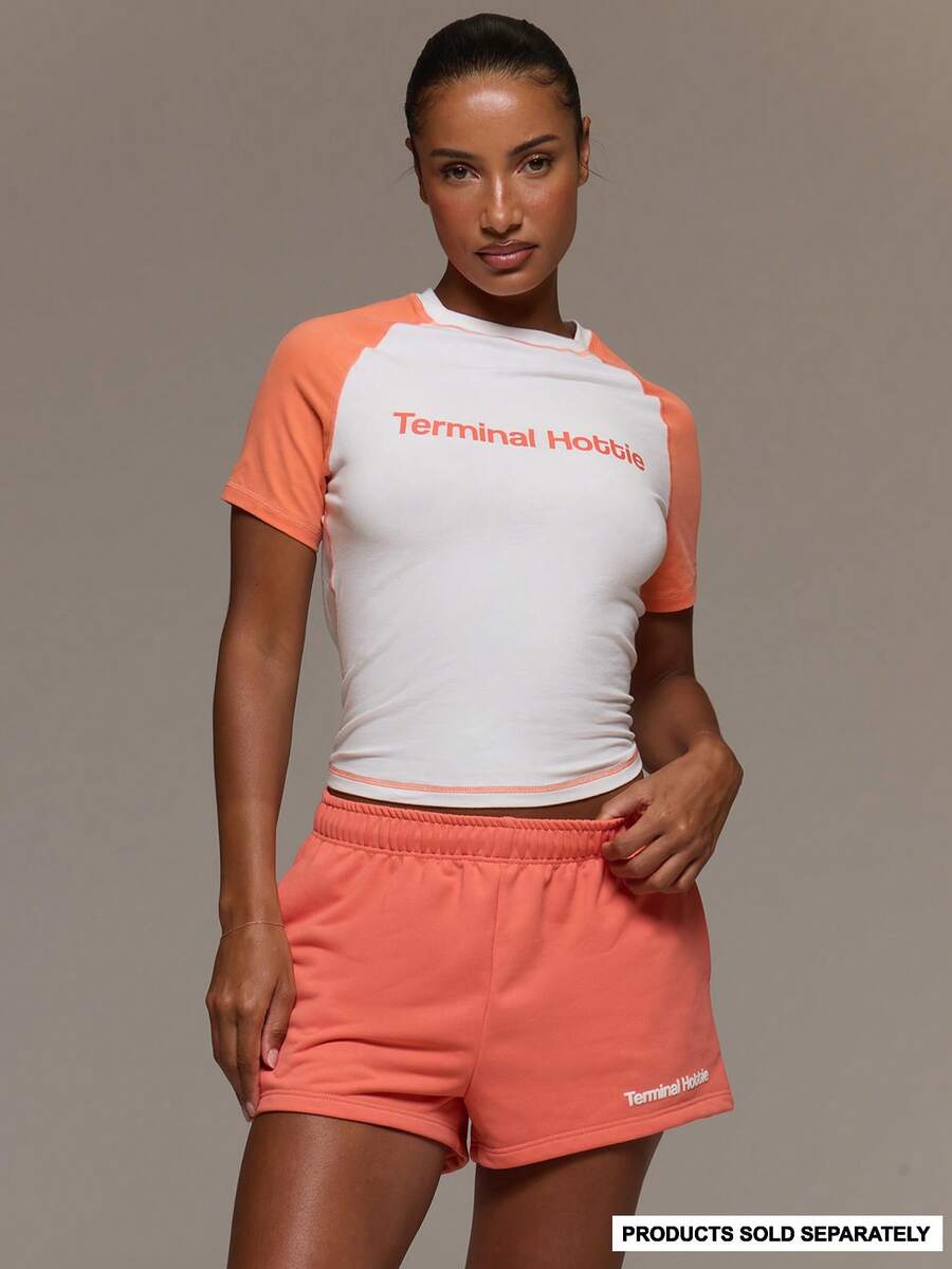 MUSERA طقم تي شيرت علوي بقصة ضيقة وأكمام راغلان بألوان متباينة مع شعار "Terminal Hottie" وخياطة متباينة، كاجوال لطيف للاستخدام اليومي والمطار والعطلات، للربيع والصيف - أبيض - مشاهدة 1