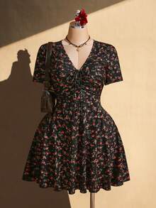 SHEIN ICON 大码女式V领褶皱前片碎花连衣裙，春夏款 - 黑色 - 查看 1