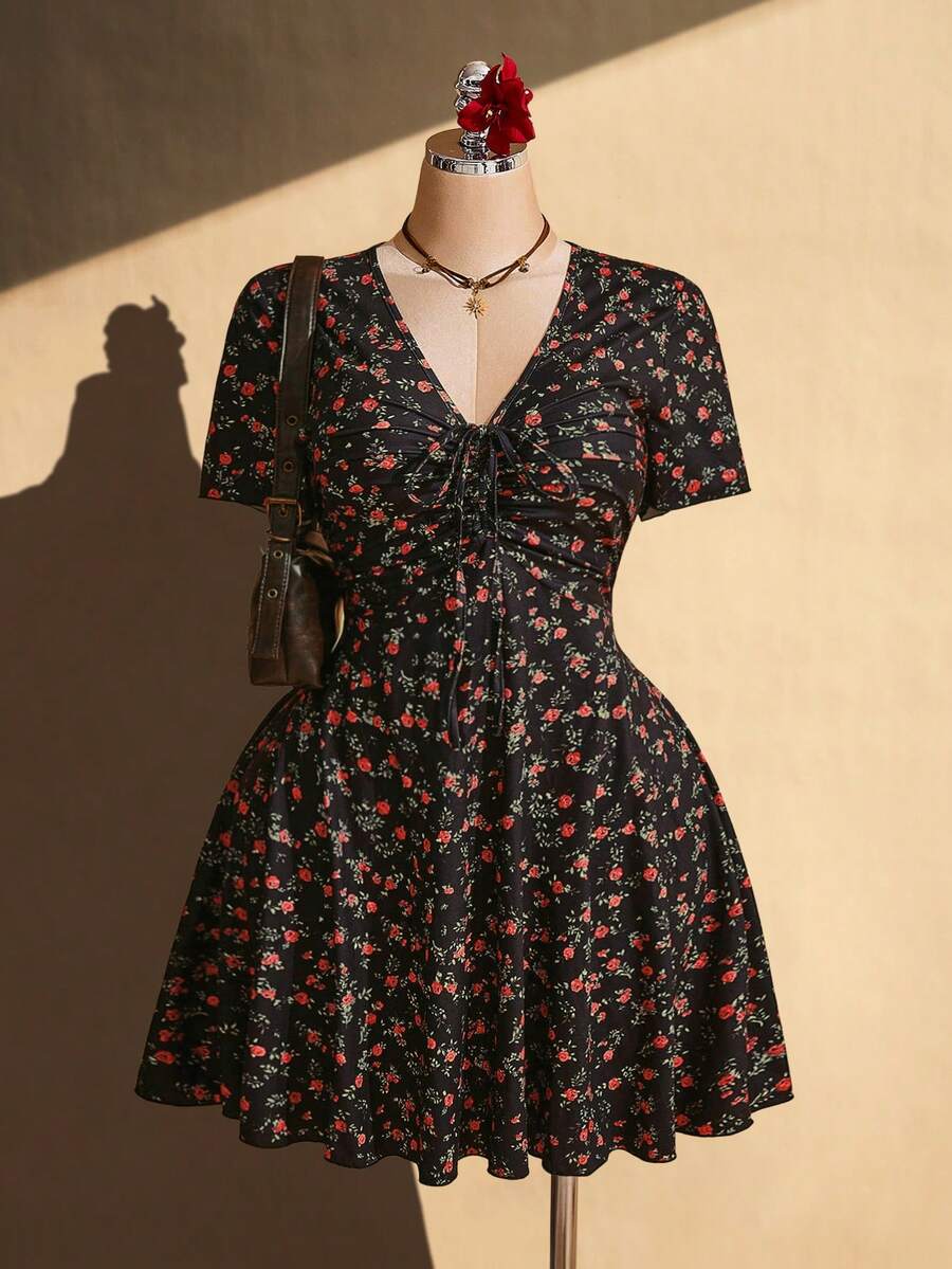SHEIN ICON 大码女式V领褶皱前片碎花连衣裙,春夏款 - 黑色 - 查看 1