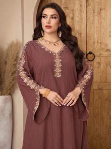 Al Najma Plus Size Elegant Floral Embroidery V-Neck Loose Flare Sleeve Dress - Dusty Pink - View 5