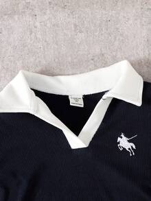 SHEIN 女童海军蓝白撞色休闲个性化撞色罗纹针织褶皱腰部修身Polo衫连衣裙，夏季连衣裙，Logo刺绣 - 藏蓝色 - 查看 4