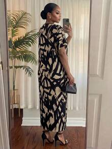 SHEIN Lady CURVE Modern Plus Size Multicolor Abstract Pattern Maxi Dress With V Neck For Resort Wear Women - Multicolor - View 2