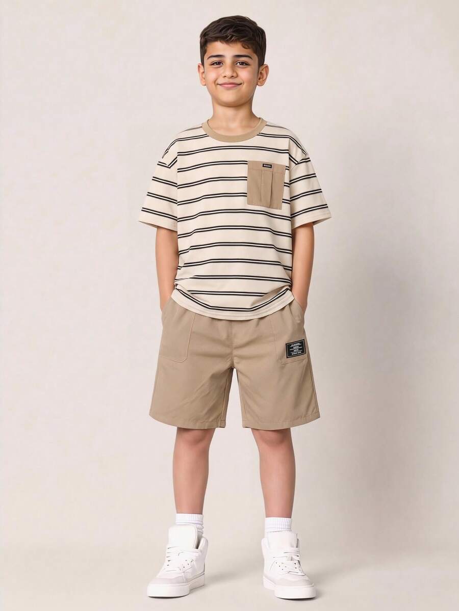 SHEIN 2件套青少年男童休闲舒适百搭卡其条纹工装口袋短袖T恤和卡其短裤套装,运动服,Y2K风格,SS26,适合春夏、郊游、情人节、约会、旅行、度假、家庭聚会、返校、婚礼、派对、运动、生日等场合。 - 彩色 - 查看 1