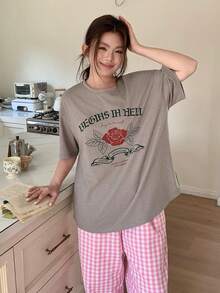Dazy Plus Set de pijama de 2 piezas con parte superior de manga corta holgada con estampado gráfico y pantalón largo a cuadros para mujer talla grande, primavera/verano - Gris - Ver 6