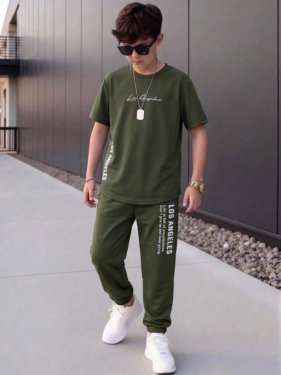 SHEIN Mirajuku 青少年男孩簡單印花圓領短袖上衣和長褲2件套裝 - 軍綠色 - 查看 1