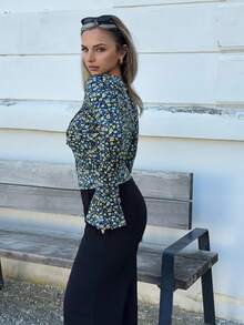 Jeta Ari Blaues lässiges V-Ausschnitt Zufallsdruck Langarm Regular T-Shirt mit Knotendetail für Frauen Hippie Top Blumen Tops für Frauen Wickeltops für Frauen Urlaub - Blau - Übersicht 5