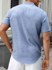 Manfinity CasualCool Bộ 2 áo sơ mi tay ngắn cài nút phía trước và quần short cho nam, thiết kế đơn giản - Xanh và trắng - Xem 2