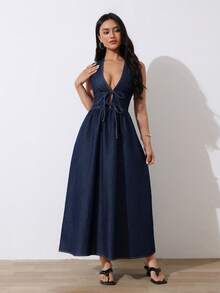 SHEIN Tall Vestido largo de mezclilla con cuello halter y escote profundo en V, cintura con lazo, vestido casual de verano y vacaciones, elegante para mujer. Vestido de mezclilla con escote profundo en V, sin mangas y con cordones, sexy, para verano - Azul lavado oscuro - Ver 6