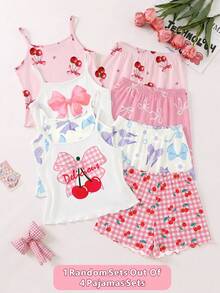 SHEIN [4 món/bộ ngẫu nhiên] Bộ đồ ngủ/đồ mặc nhà mùa hè cho bé gái, gồm áo hai dây in họa tiết kẻ caro nơ anh đào và quần short viền bèo nhún, chất liệu vải dệt kim mềm mại, thoải mái, phù hợp cho cả trong nhà và ngoài trời, phong cách giản dị, thanh lịch màu hồng kẻ caro cho bé gái. - Nhiều màu - Xem 2