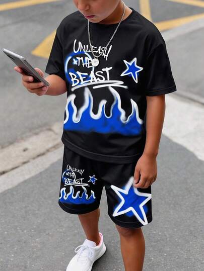两件套青少年男童休闲黑色极简时尚酷炫火焰喷漆、涂鸦文字和星星印花圆领短袖T恤和短裤套装，适合夏季穿着