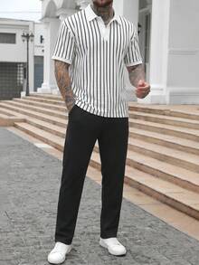 Manfinity CasualCool 男士舒适黑白条纹短袖Polo衫搭配抽绳松紧腰长裤套装，适合休闲度假、朋友聚会、派对、办公、商务等场合，尤其适合春夏季节。 - 黑與白 - 查看 3