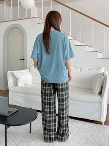DAZY 2件組女款休閒字母印花T恤上衣與格紋長褲居家服套裝，夏季睡衣 - 藍色 - 查看 2