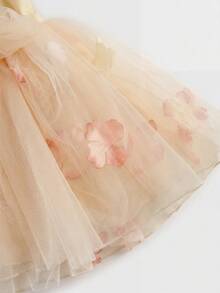 SHEIN Glamorique Kids Đầm dự tiệc không tay cho bé gái màu mơ, chất liệu lưới thêu họa tiết và có nơ trang trí, chân váy xòe bồng bềnh dễ thương, thích hợp cho sinh nhật, đám cưới, lễ hội. - Màu be - Xem 8