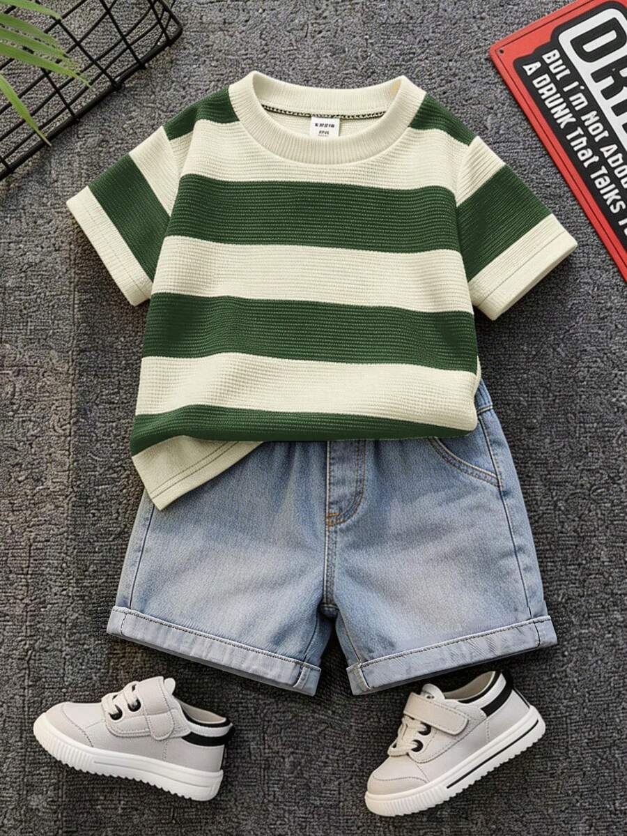 SHEIN Setelan 2pcs untuk Bayi Laki-laki: Kaos Lengan Pendek Garis-garis Hitam Putih Kasual dan Celana Pendek Denim, Cocok untuk Musim Semi/Panas - Hijau - View 1