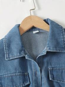 SHEIN Bộ đồ gồm áo sơ mi denim tay ngắn cổ bẻ màu xanh dương và áo khoác denim dáng rộng dành cho bé gái tuổi teen, áo nhẹ mùa xuân/hè và áo cardigan denim thiết kế độc đáo. - Nhiều màu - Xem 3