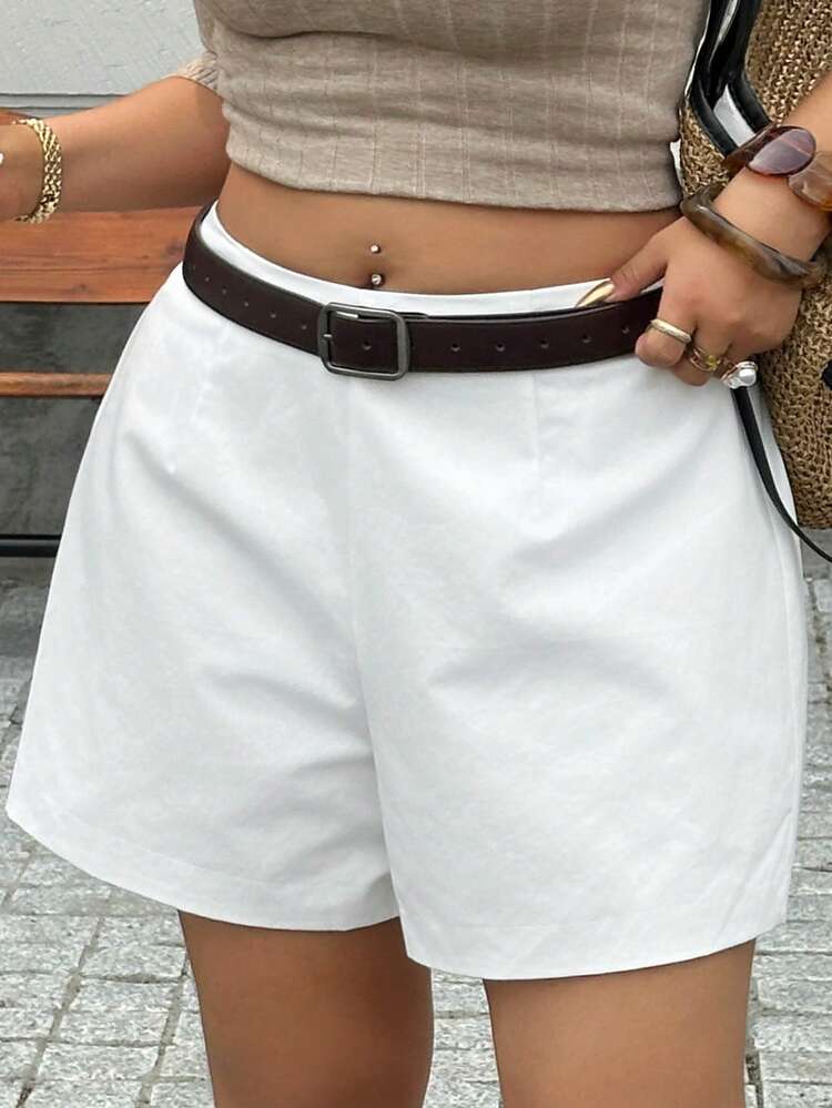 Dazy Plus Summer New Loose Casual Beach Vacation Style Women Shorts, Plus Size White Shorts