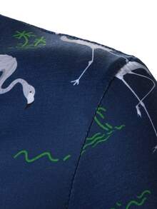 Manfinity Homme Kemeja Polo Pria Kasual untuk Liburan dengan Motif Pohon Kelapa & Flamingo - Navy Blue - View 3