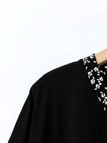 EMERY ROSE Camiseta holgada de cuello en V con estampado floral romántico minimalista casual y contraste de color, adecuada para mujeres de talla grande, top negro apto para el verano - Multicolor - Ver 5