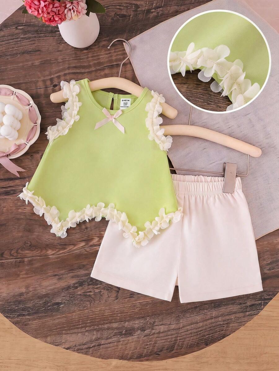 SHEIN Grünes Camisole Top mit Rüschen und Schleife für Babys, gepaart mit lässigen Shorts in Aprikosenfarbe, süßes Outfit, geeignet für den Alltag, den Urlaub und das Pendeln, hochwertige Kleidung für Babys - Verschiedenfarbig - Übersicht 1