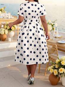 Fleurora Vestido elegante de manga corta con diseño plisado y estampado de lunares para mujer de talla grande - Azul marino - Ver 2