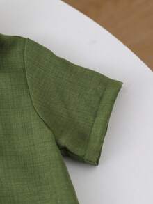 SHEIN Playful Pals 2件組男嬰純色紋理POLO領刺繡動物上衣與短褲套裝 橄欖綠 夏季休閒 親子穿搭 百搭款 - 彩色 - 查看 6