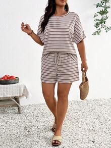 SHEIN Frenchy Bộ đồ mùa hè cỡ lớn gồm áo thun ngắn tay kẻ sọc và quần short (2 món) - Nhiều màu - Xem 6