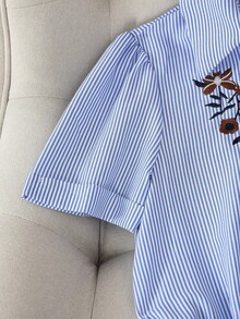 SHEIN PariChic Bộ jumpsuit nữ thanh lịch, tối giản, tay ngắn, cổ bẻ, thêu họa tiết, thắt eo, dáng lửng, màu xanh sọc, thích hợp cho mùa xuân/hè. - Màu xanh lam - Xem 5