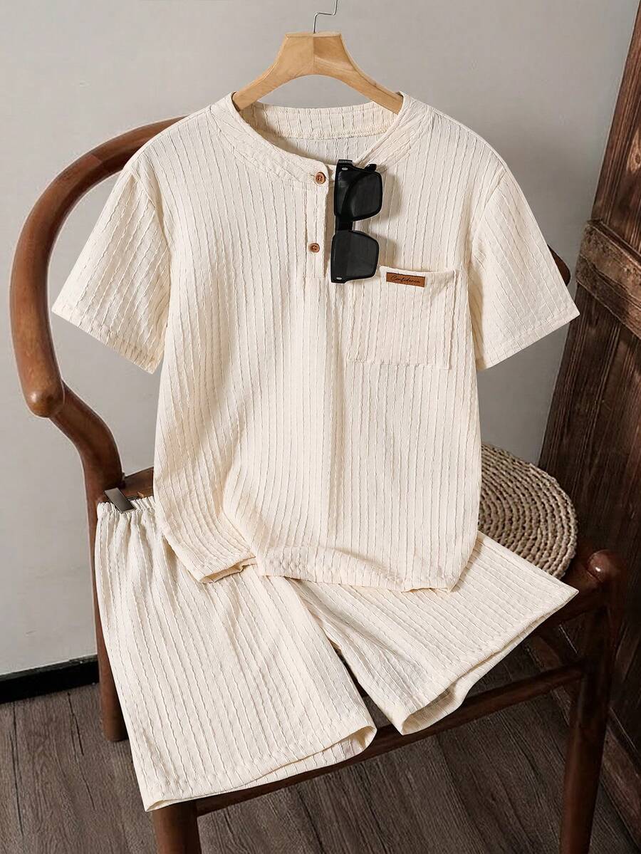 2 pièces/Set Chemise à demi-patte de jeunes garçons décontractée en tissu texturé et short rayé, minimaliste et confortable pour le quotidien, les déplacements, les vacances - Nude - Voir 1
