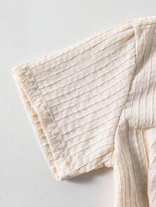 2 pièces/Set Chemise à demi-patte de jeunes garçons décontractée en tissu texturé et short rayé, minimaliste et confortable pour le quotidien, les déplacements, les vacances - Nude - Voir 3