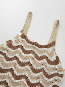 SHEIN Holidaya Nouvelle robe maxi en tricot à fines bretelles, rayures ondulées, couleurs contrastées. Tricot ajouré, style bohème, pour la plage, les vacances, les fêtes - Taupe - Voir 7