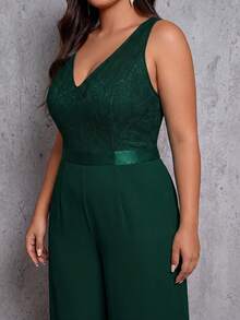 SHEIN Belle Bộ jumpsuit ren màu hồng nhạt mới dành cho nữ cỡ lớn mùa xuân/hè, cạp chun satin, thích hợp cho những buổi hẹn hò lãng mạn, các buổi gặp gỡ trang trọng, trang phục ngày Valentine, du lịch & nghỉ dưỡng, dạo phố, mùa cưới lãng mạn và trang phục phù hợp: Phong cách thời trang sang trọng, thanh lịch, trang phục tối giản, sành điệu dành cho nữ cỡ lớn. - Màu xanh lá cây đậm - Xem 5